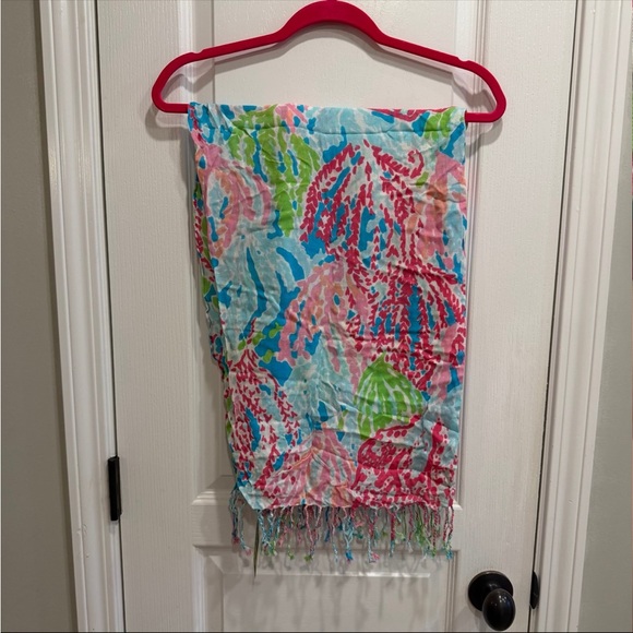NWT Lilly Pulitzer Lets Cha Cha Murfee Fringe Scarf Rayon Coral Reef - Picture 7 of 8